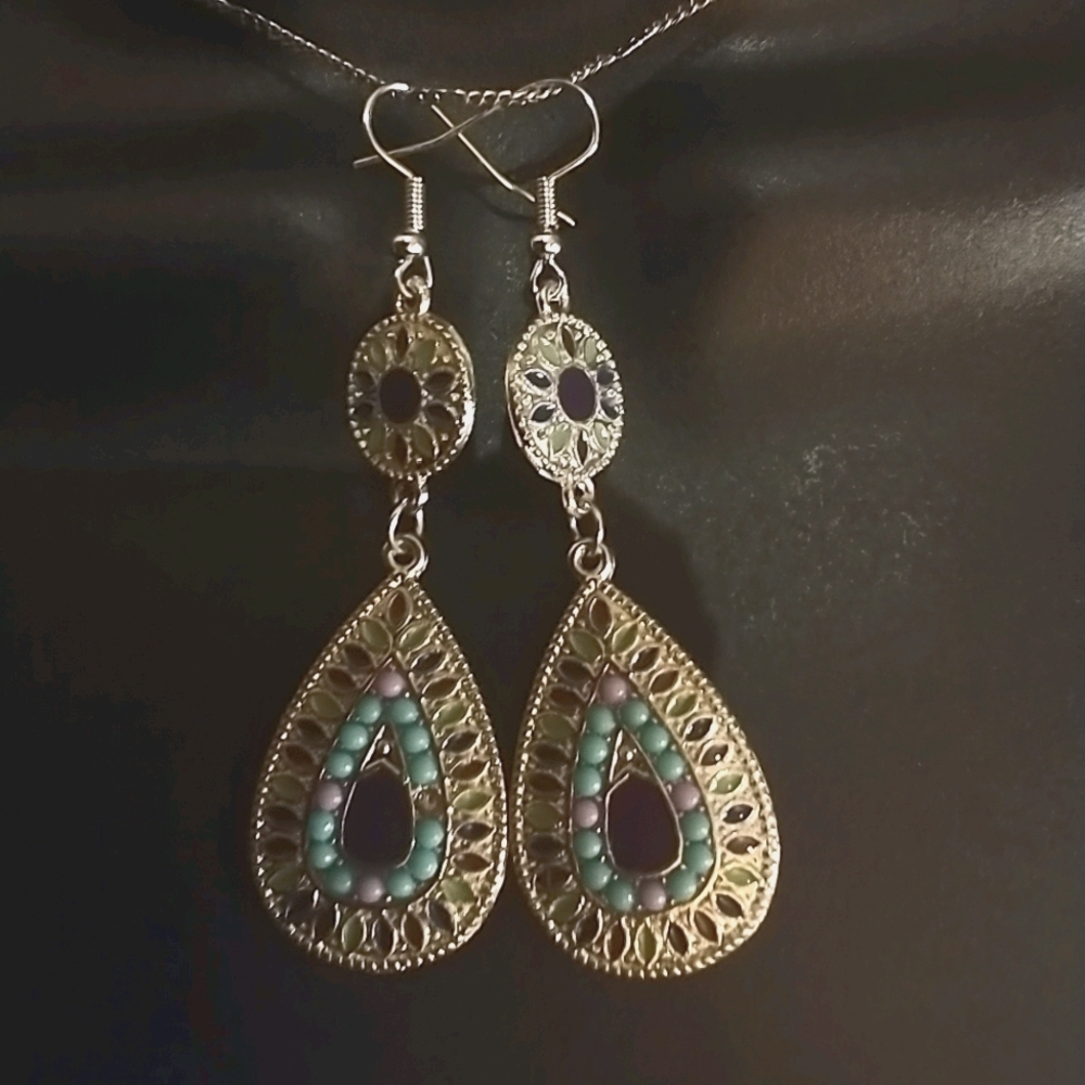 TEARDROP DANGLE EARRINGS